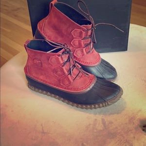 Sorel waterproofs! Red and black size 8